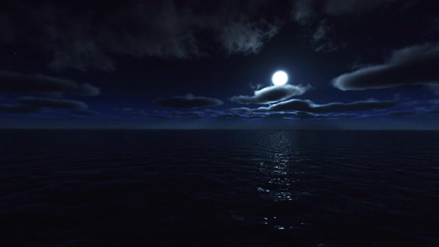 云随着月亮在海上流逝视频素材