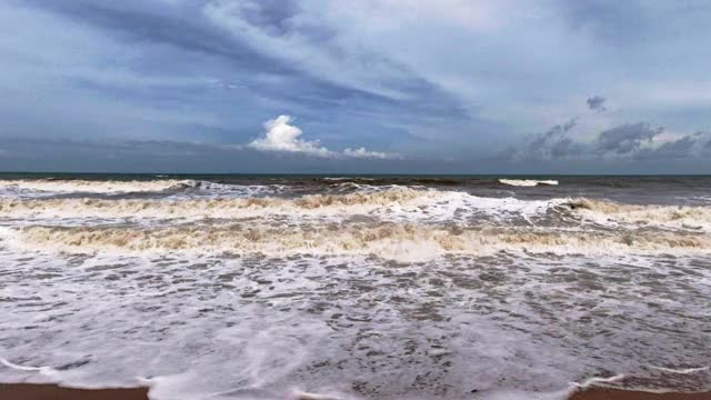 热带季风风暴海浪海景复制空间视频素材