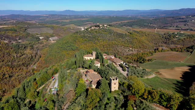 意大利托斯卡纳的瓦拉扎诺城堡视频下载