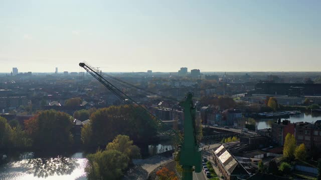 空中，波夫，城市景观与绿色建筑起重机，根特，比利时视频素材