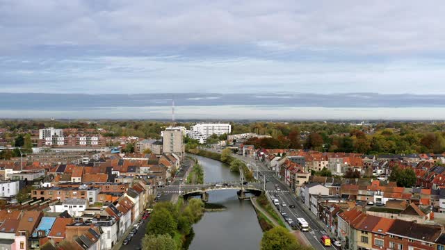 空中，波夫，Gent城市景观与运河在一个阳光明媚的日子，比利时视频素材