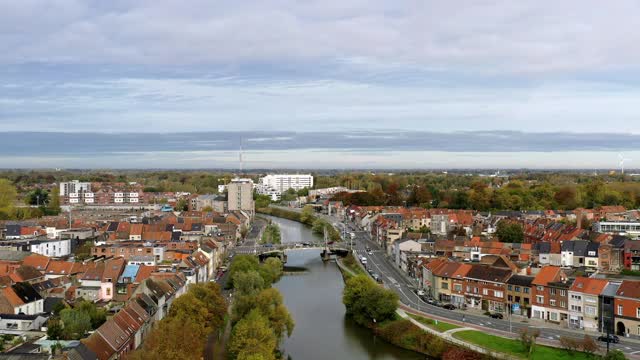 空中，波夫，Gent城市景观与运河在一个阳光明媚的日子，比利时视频素材