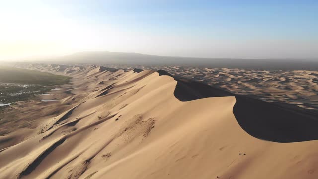戈壁沙漠/蒙古Khongoryn Els沙漠视频素材