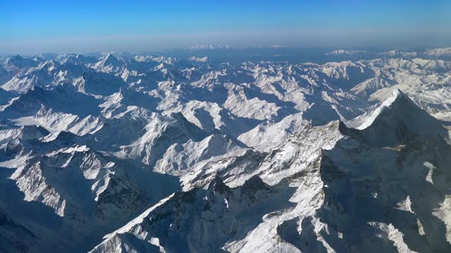 喜马拉雅山/尼泊尔的雪山视频下载