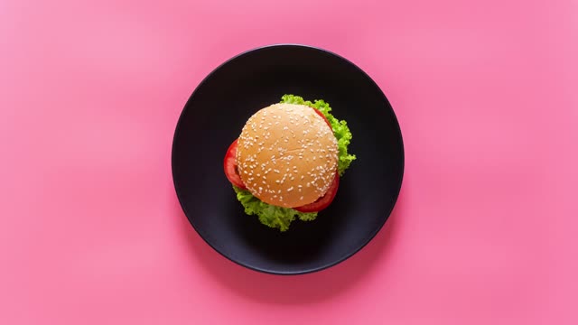 新鲜美味汉堡的定格视频。视频下载