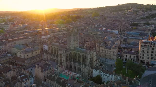 日落时的巴斯城和巴斯大教堂，萨默塞特，英国视频下载