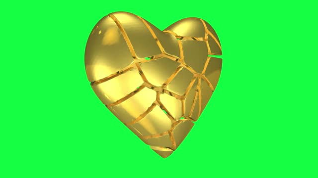 旋转金色破碎的心形状在绿色的背景视频素材