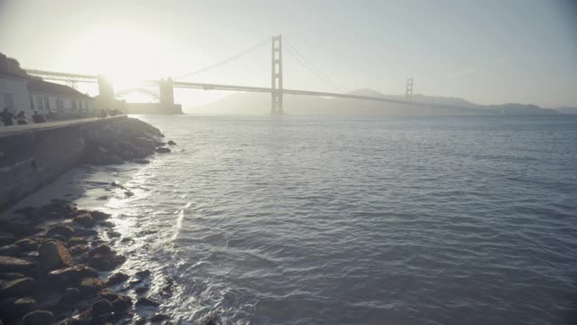 加州暑假:日落时的旧金山金门大桥视频素材