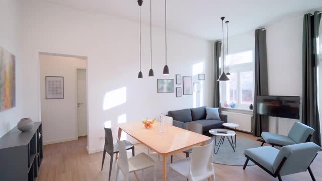 现代客厅与餐桌和沙发区视频素材
