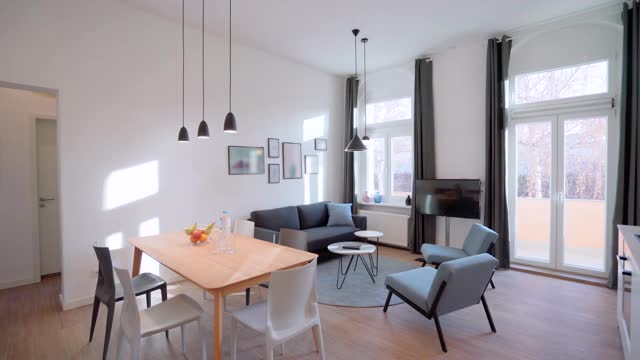 现代客厅与餐桌和沙发区视频下载