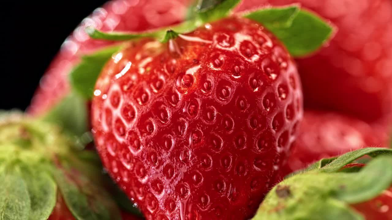 一滴水滴下草莓视频下载