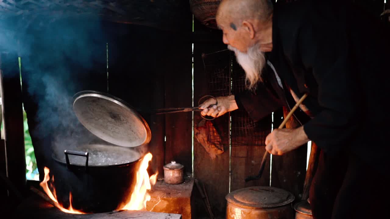 厨房里的中国老人视频下载