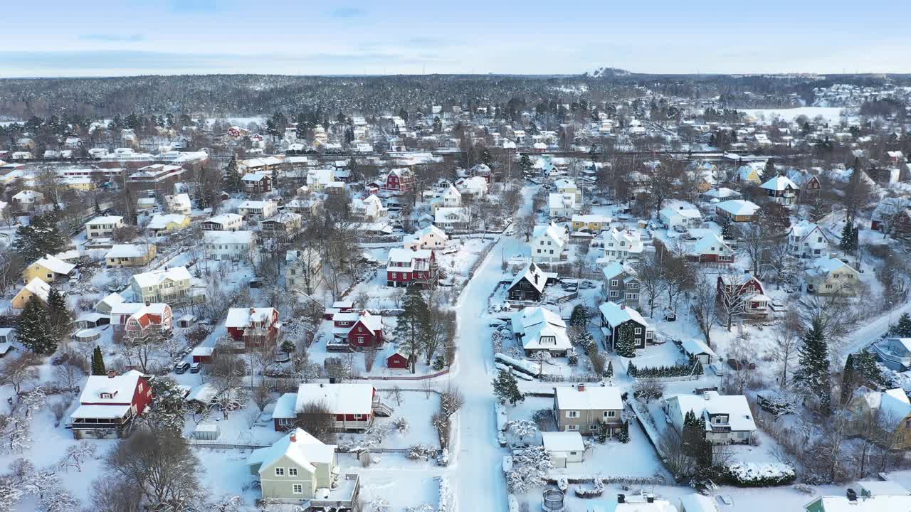 冬天在一个宁静的住宅区视频素材