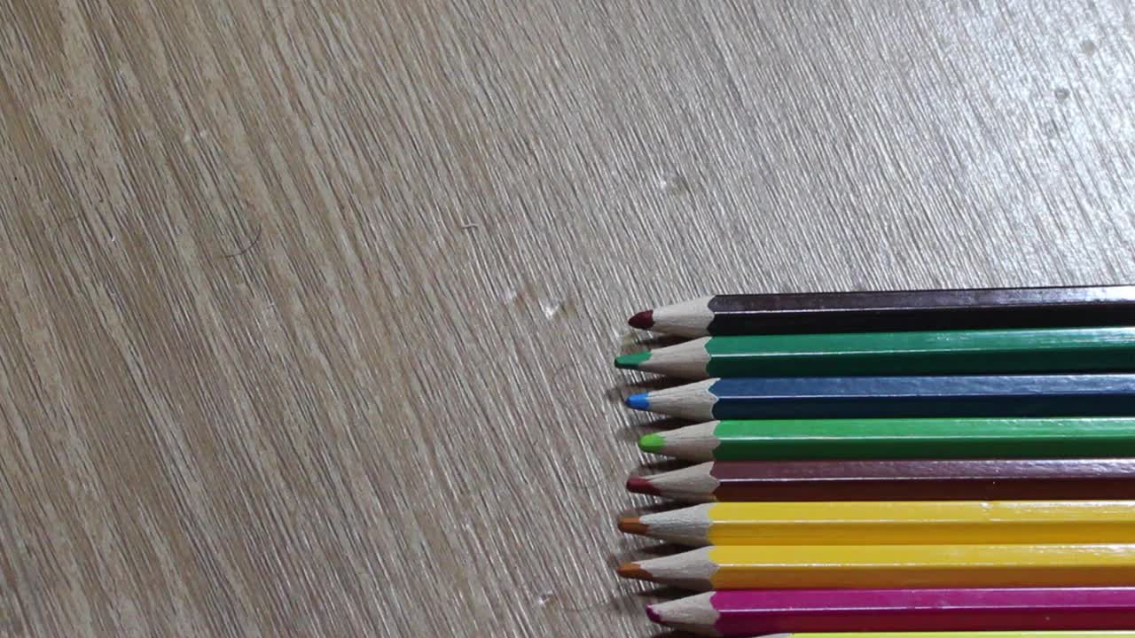 色彩鲜艳的多色铅笔视频下载