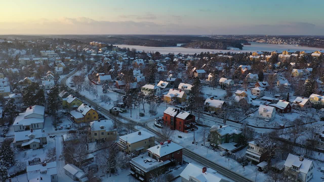 斯德哥尔摩冬天房屋的鸟瞰图视频素材