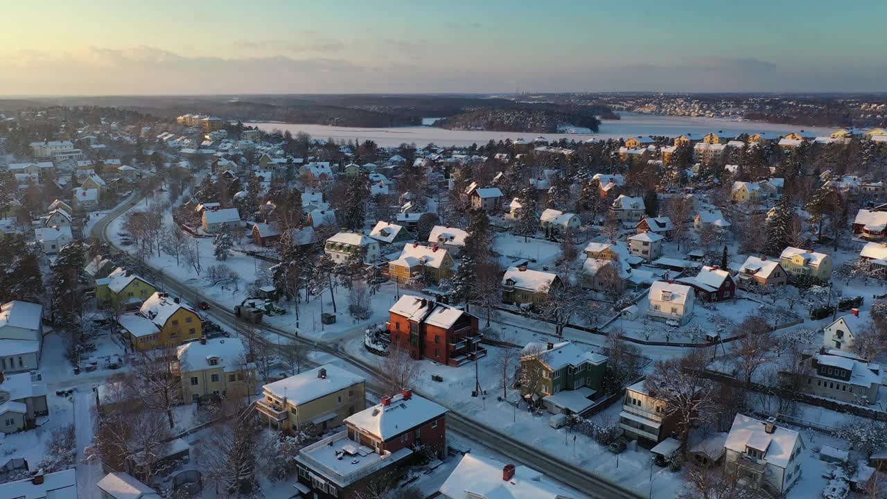 冬季下午斯德哥尔摩的住宅区视频素材