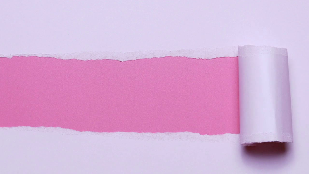4k停止运动的纸被撕成粉红色的背景信息视频下载