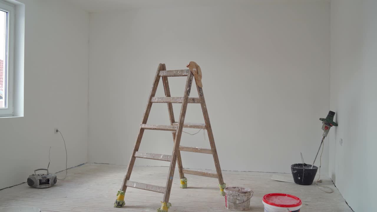 空房间准备粉刷墙壁视频素材
