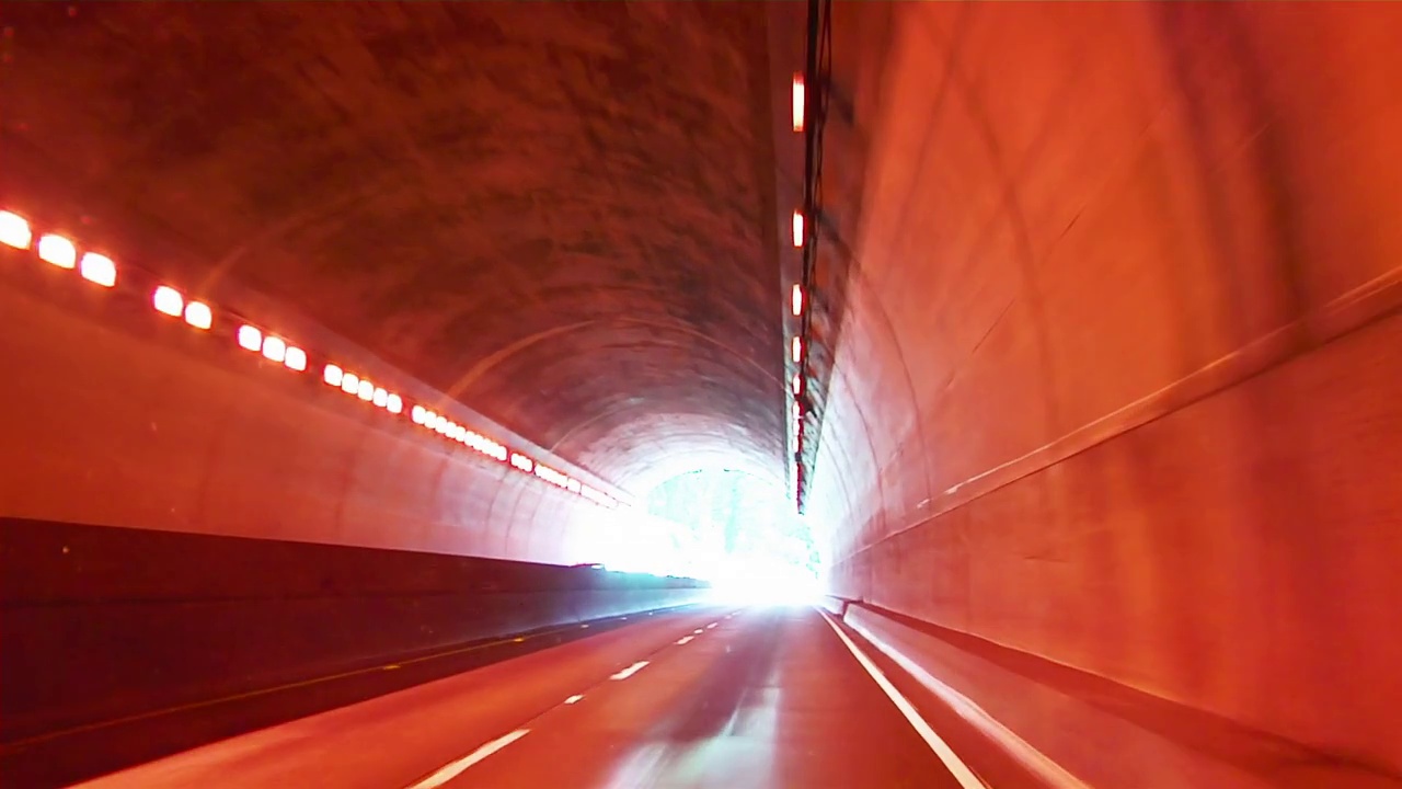 WS汽车POV行驶在Waldo隧道/旧金山，加利福尼亚州视频素材