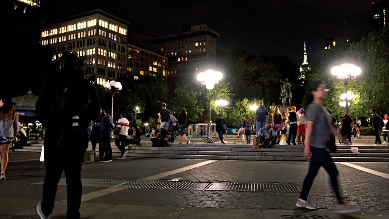 联合广场。晚上人们巡航。视频素材