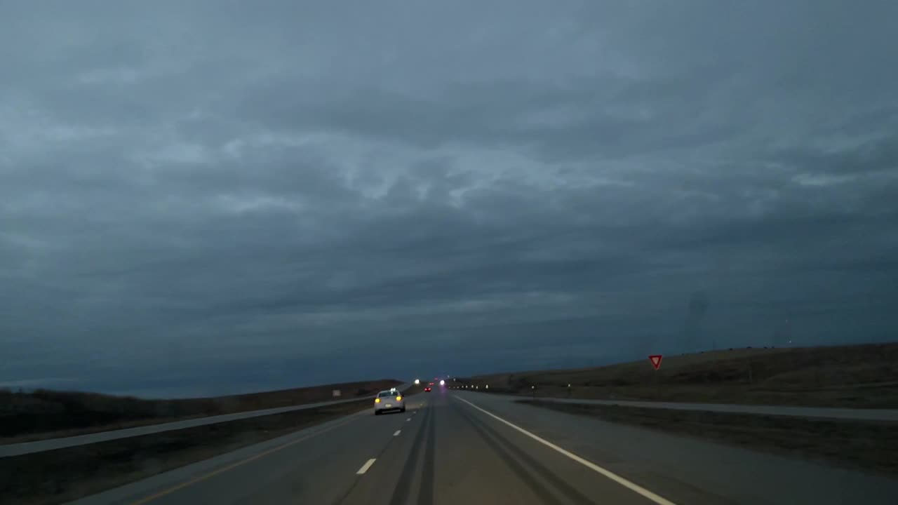 慢动作POV交通停止中西部州际风暴期间4K视频视频素材