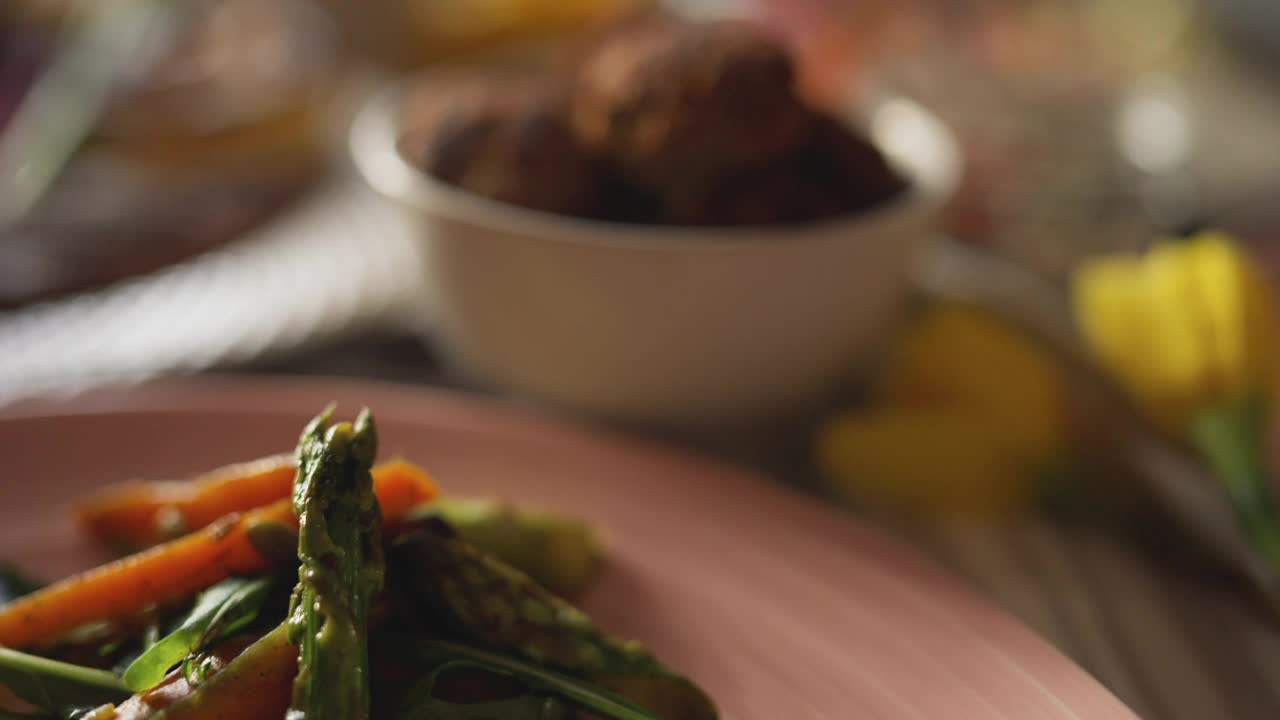 瑞典复活节餐桌上的传统食物视频素材