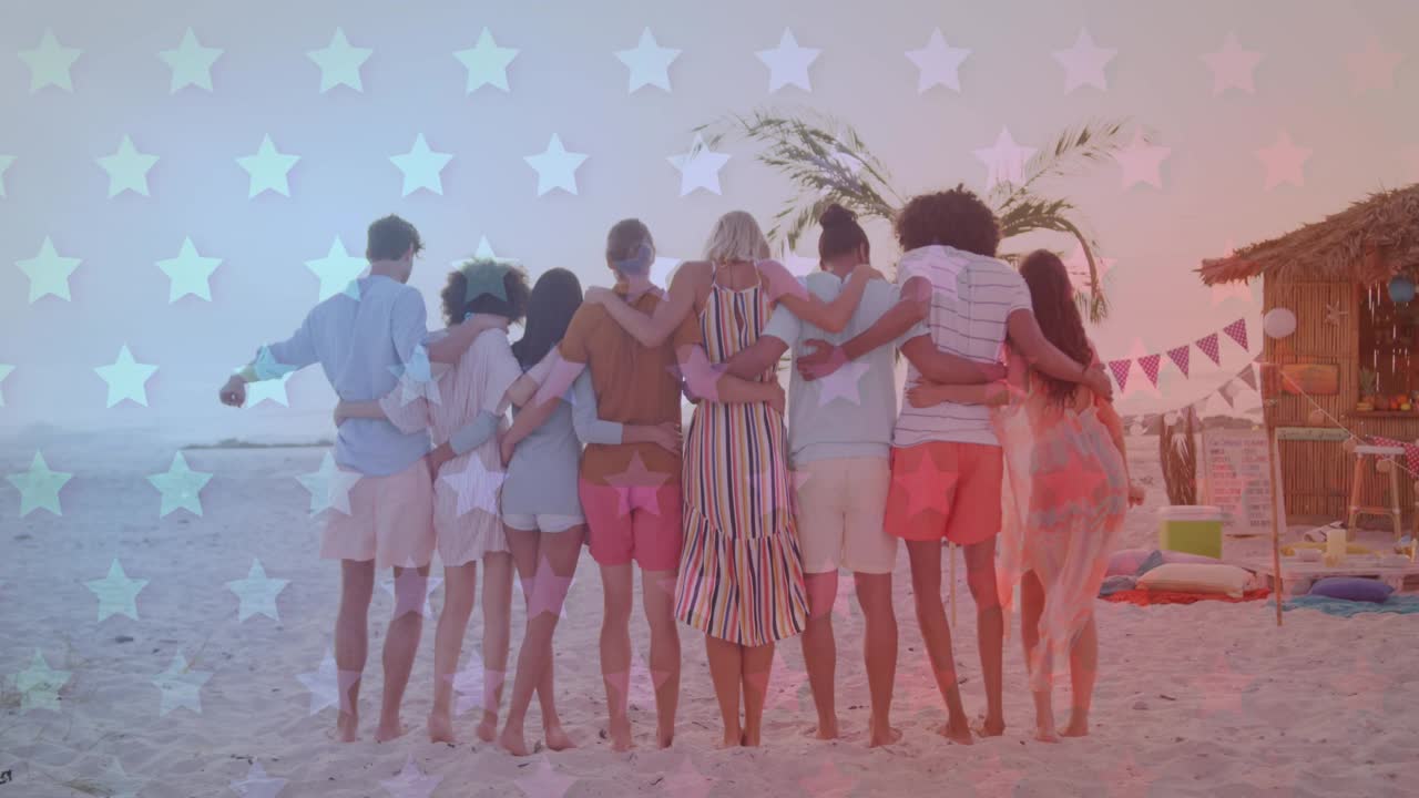 多颗闪烁的星星映衬着一群朋友在海滩上跳舞的背影视频下载