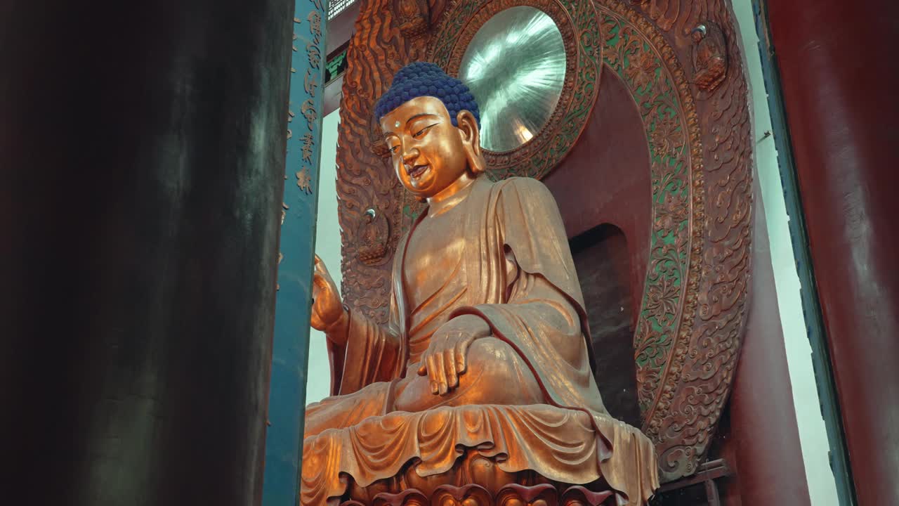 中国杭州灵隐寺佛像。视频下载