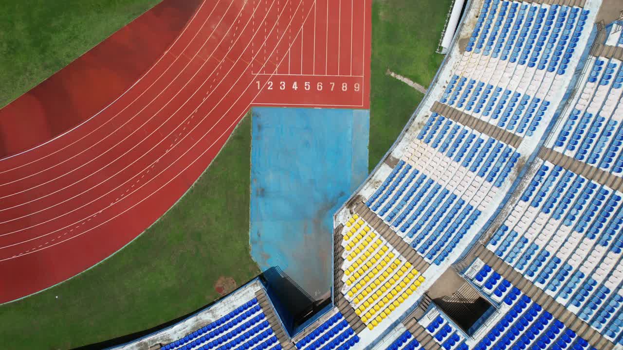 无人机在一个体育场的空座位视频下载