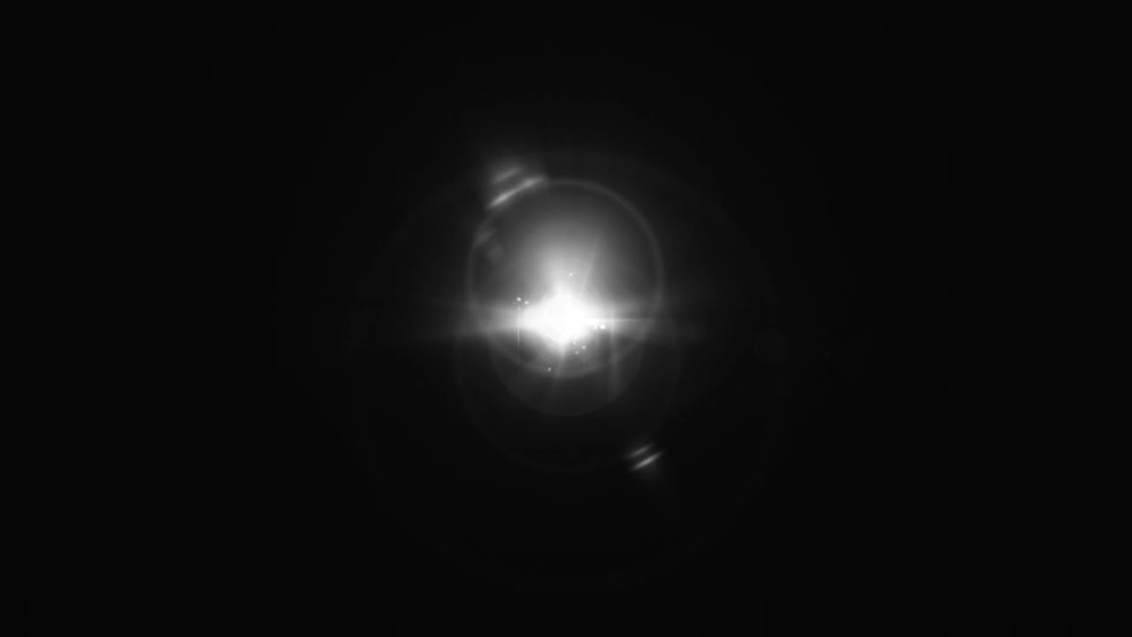 4k抽象中心黑白耀斑光背景与晕轮效果旋转循环。动画无缝环光镜头光晕旋转发光环。光环。微光闪烁的聚光灯下。视频下载
