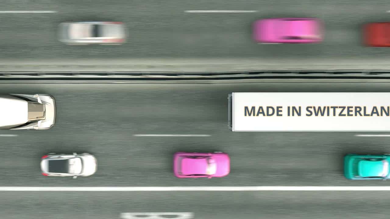 空中俯瞰半挂车与瑞士制造的文本沿公路行驶。瑞士商业相关的可循环3D动画视频下载