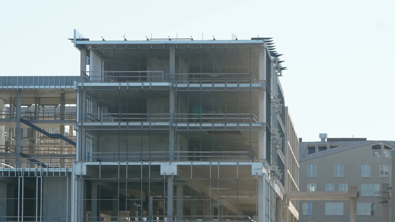 爱沙尼亚正在建造的现代化建筑视频素材