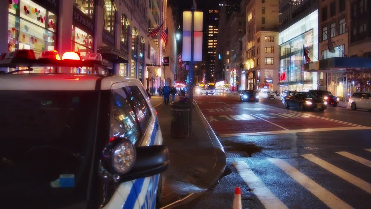纽约街头。纽约警察局的车。纽约礼品商店视频素材