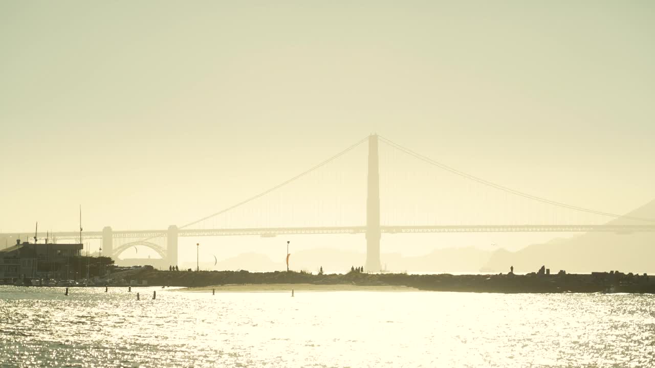 日落时分的旧金山金门大桥视频素材