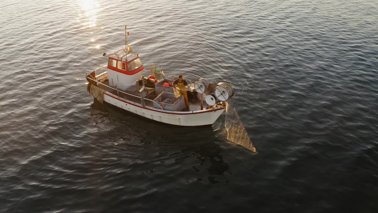 無人機視角下的地中海獨立漁民視頻下載