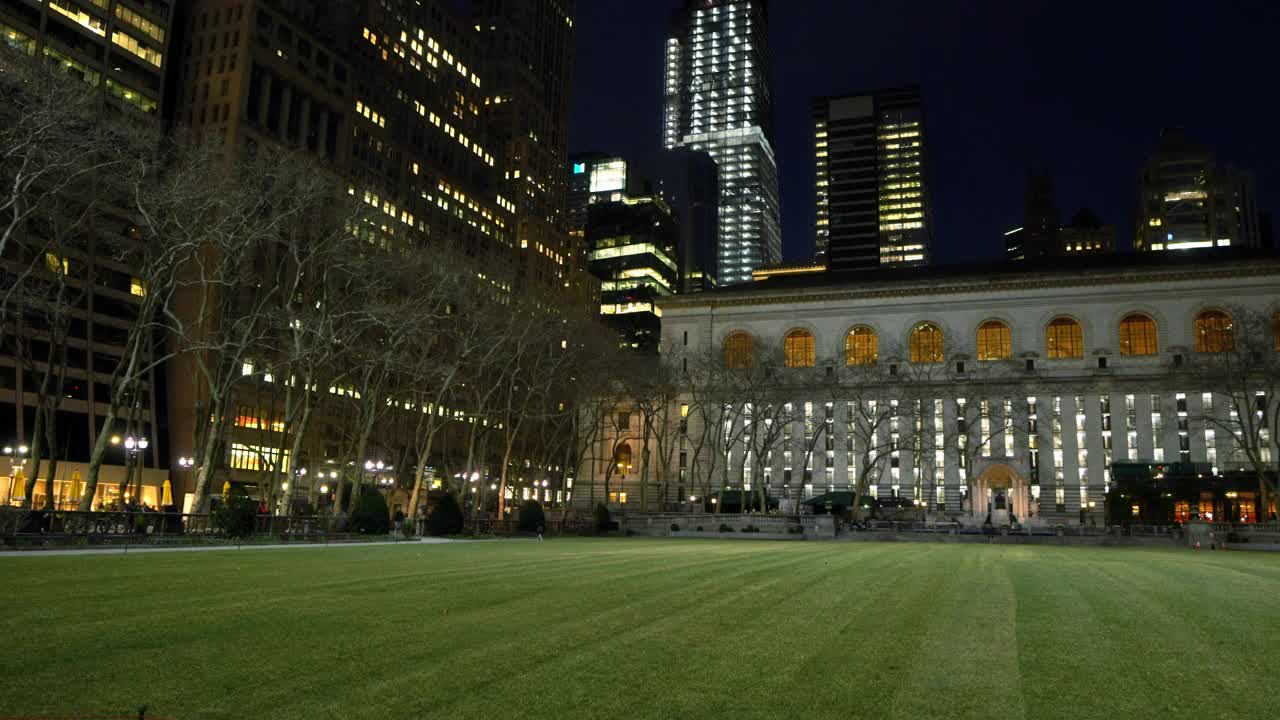 布莱恩特公园草地。纽约公共图书馆视频素材