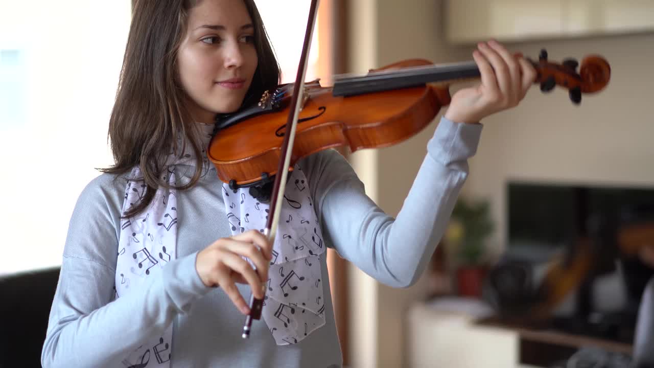 是时候学习小提琴了视频素材