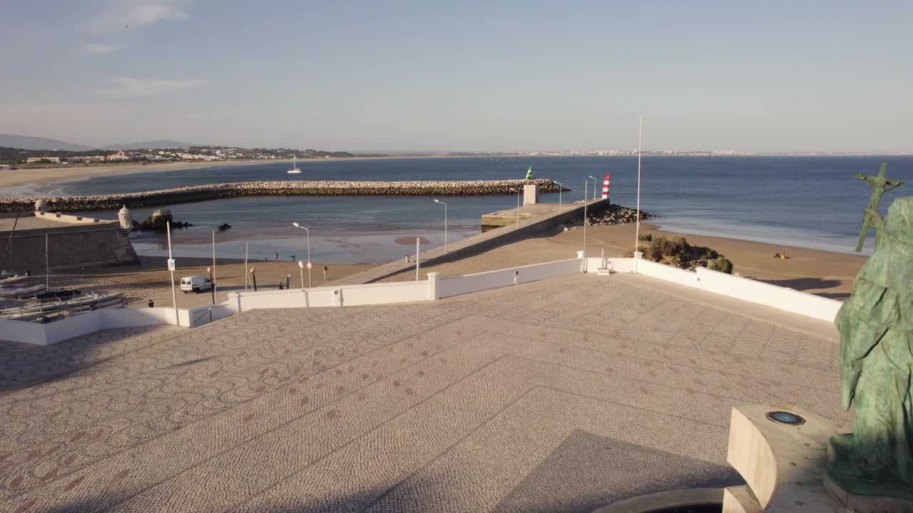 São Gonçalo德拉戈斯的雕像，在河口和海滩，阿尔加维，葡萄牙视频素材