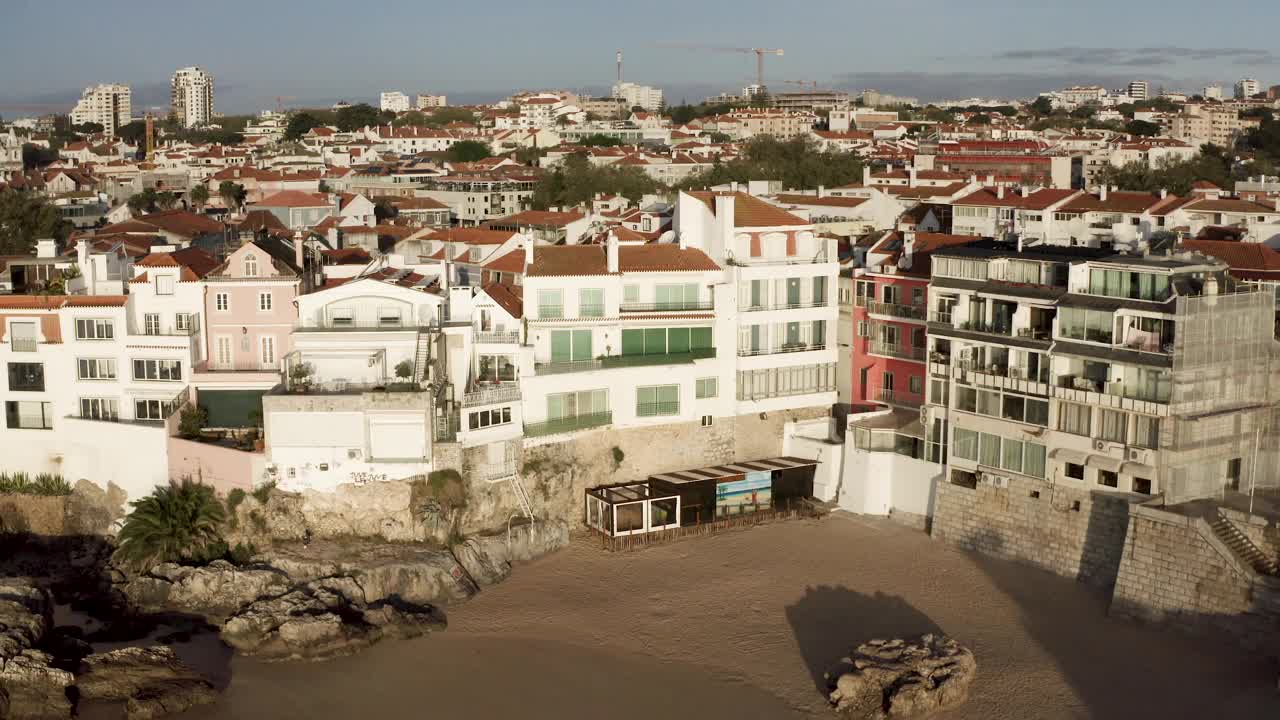 卡斯凯斯湾，葡萄牙海岸村庄上午。视频素材