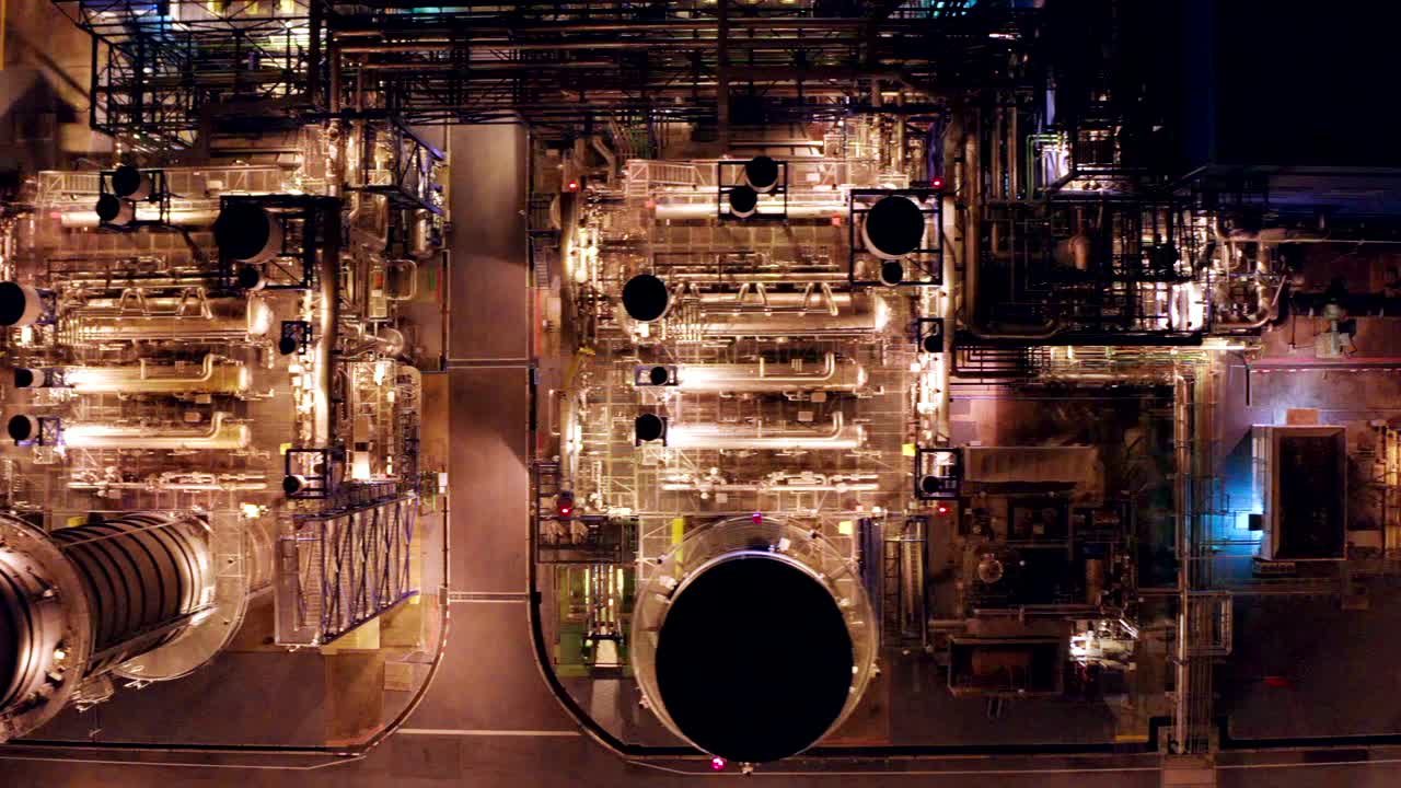 电厂夜间能源运行鸟瞰图视频下载
