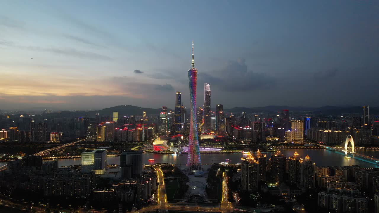 放大广州塔的夜景视频下载