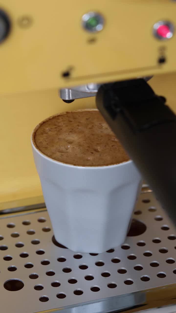 咖啡机滴咖啡视频素材
