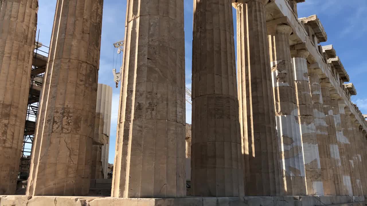 希腊雅典卫城中帕台农神庙的柱子视频素材