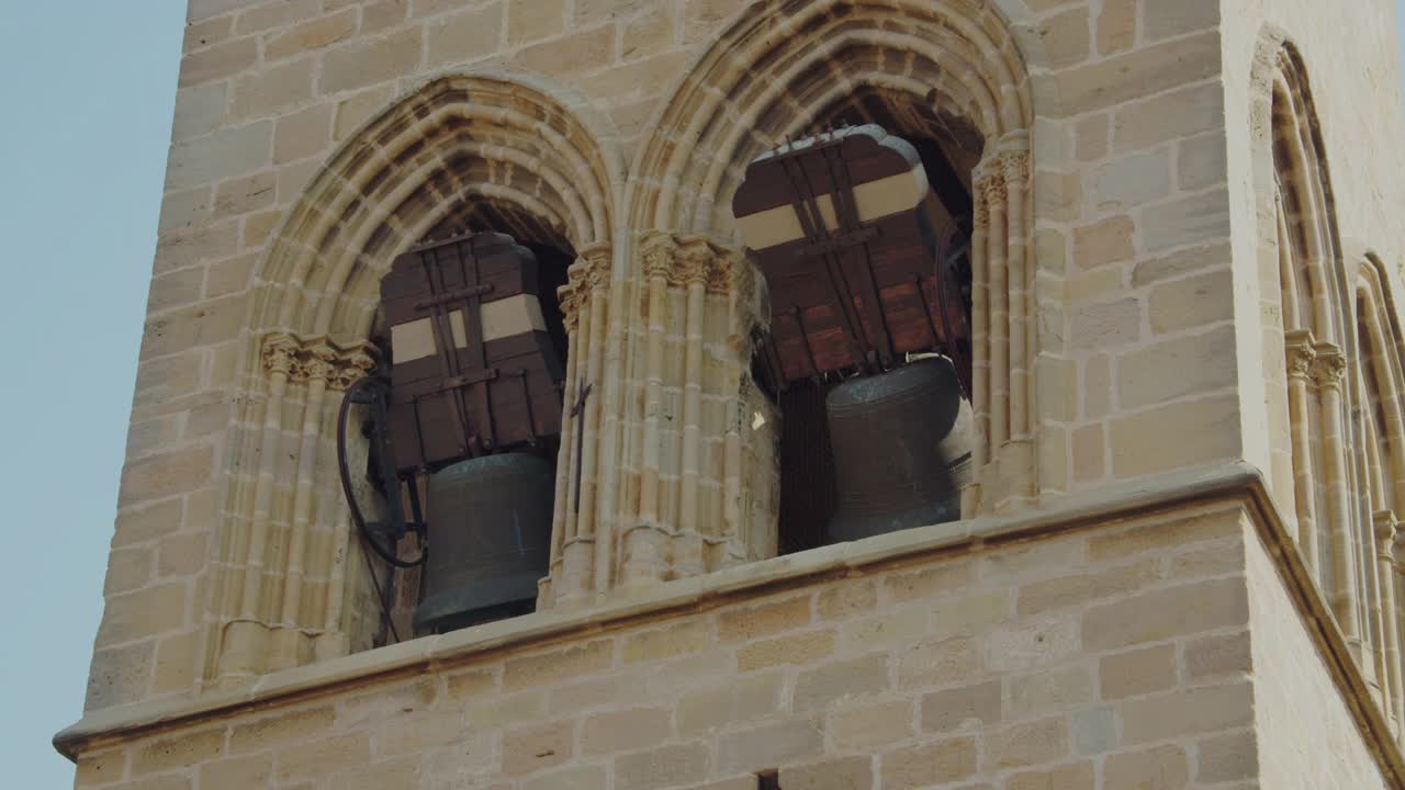 中世纪的钟楼，位于纳瓦拉国王宫殿的奥利特视频下载