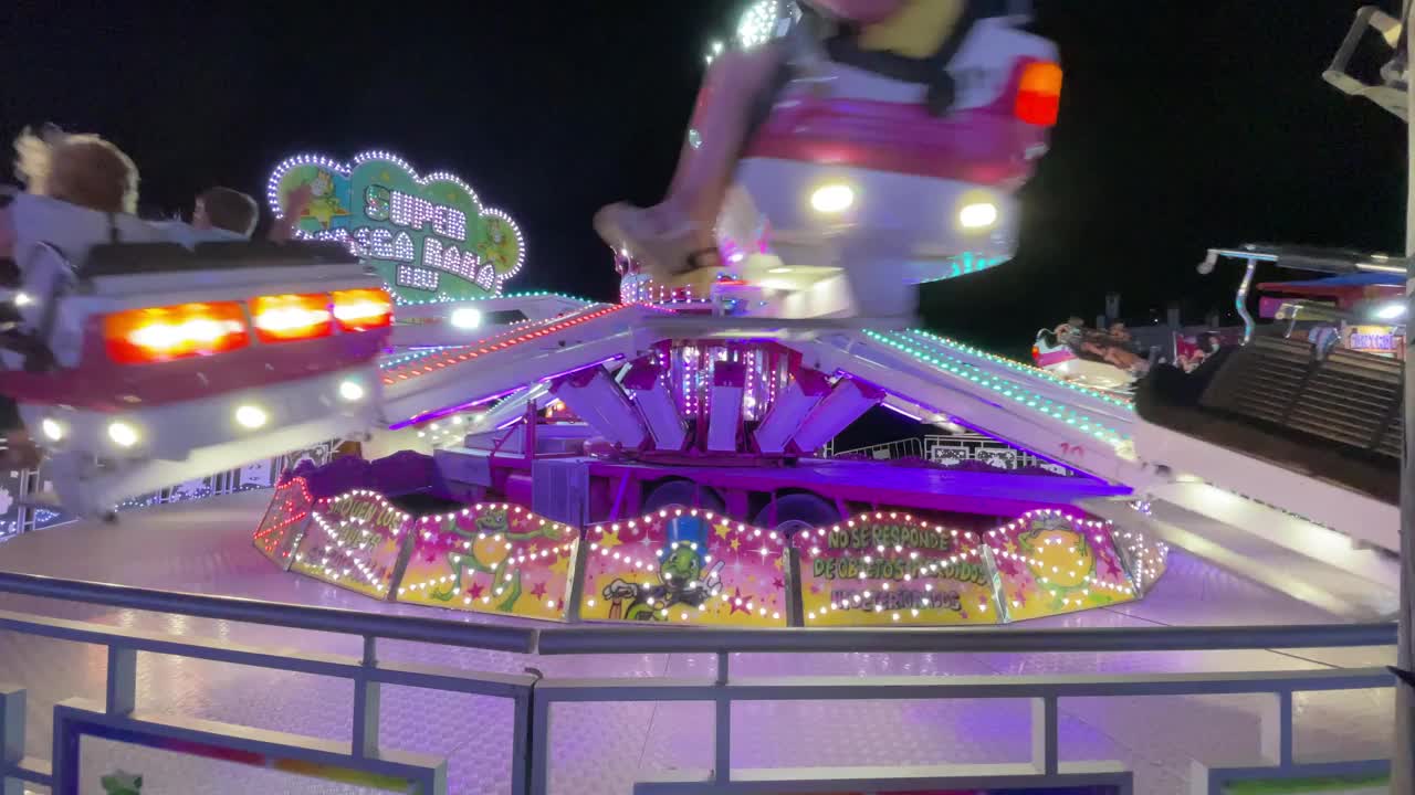 西班牙游乐园的章鱼车视频素材