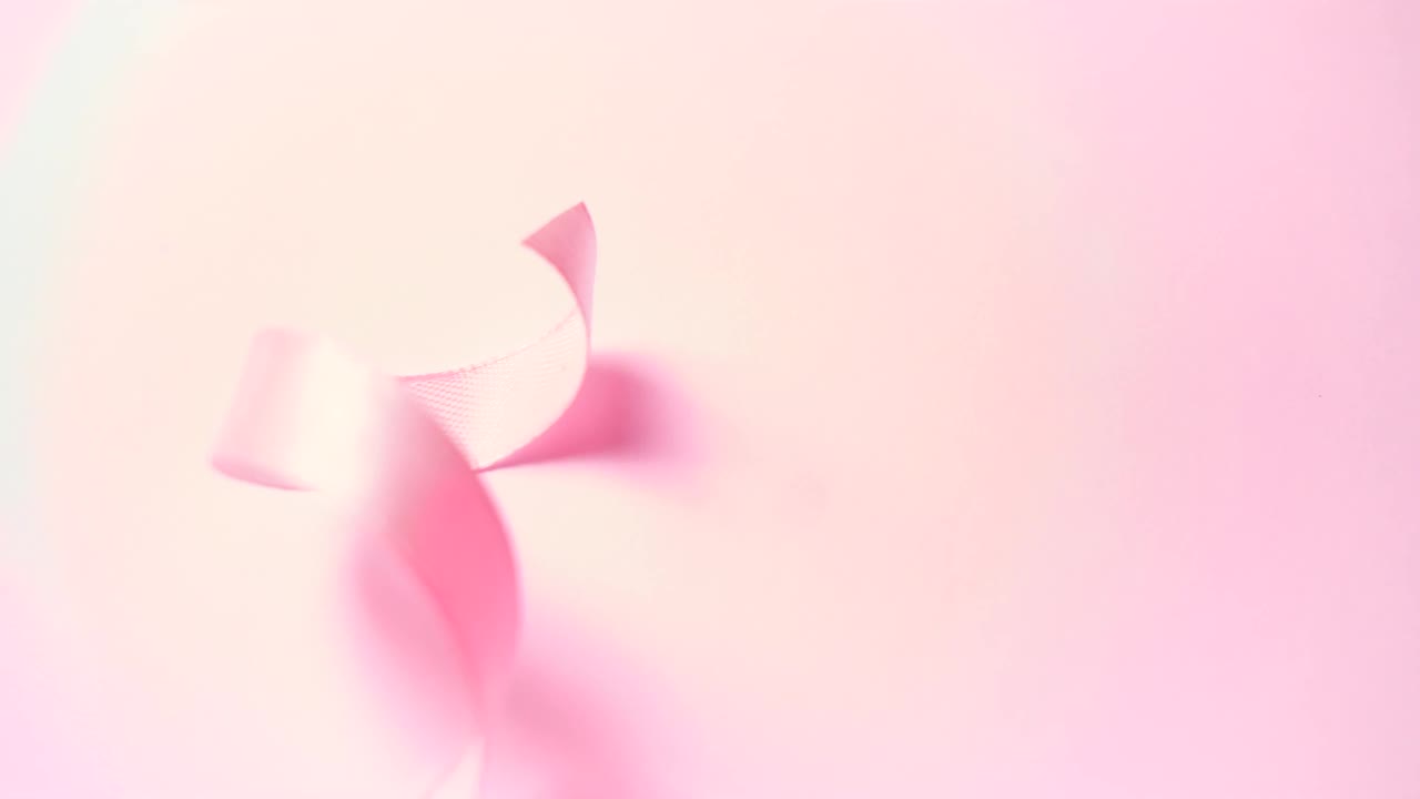 粉红丝带，十月世界乳腺癌宣传月的象征视频下载