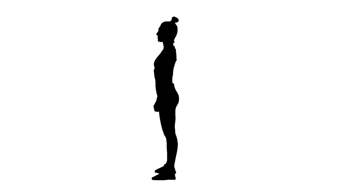黑色剪影的年轻女子在运动服做运动，下蹲与酒吧。腿部和手臂的锻炼，女性的健康。侧视全长度在白色背景。慢动作准备59.94帧视频素材