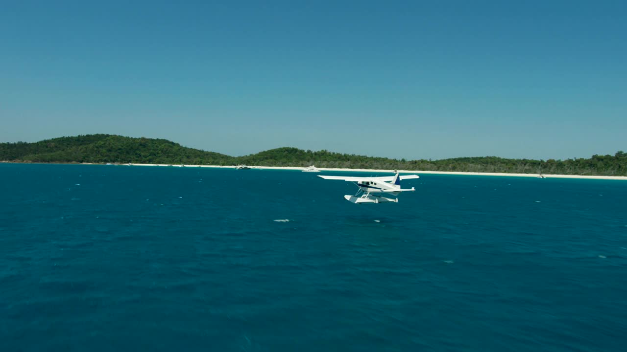 日出空中水上飞机在大堡礁着陆视频素材