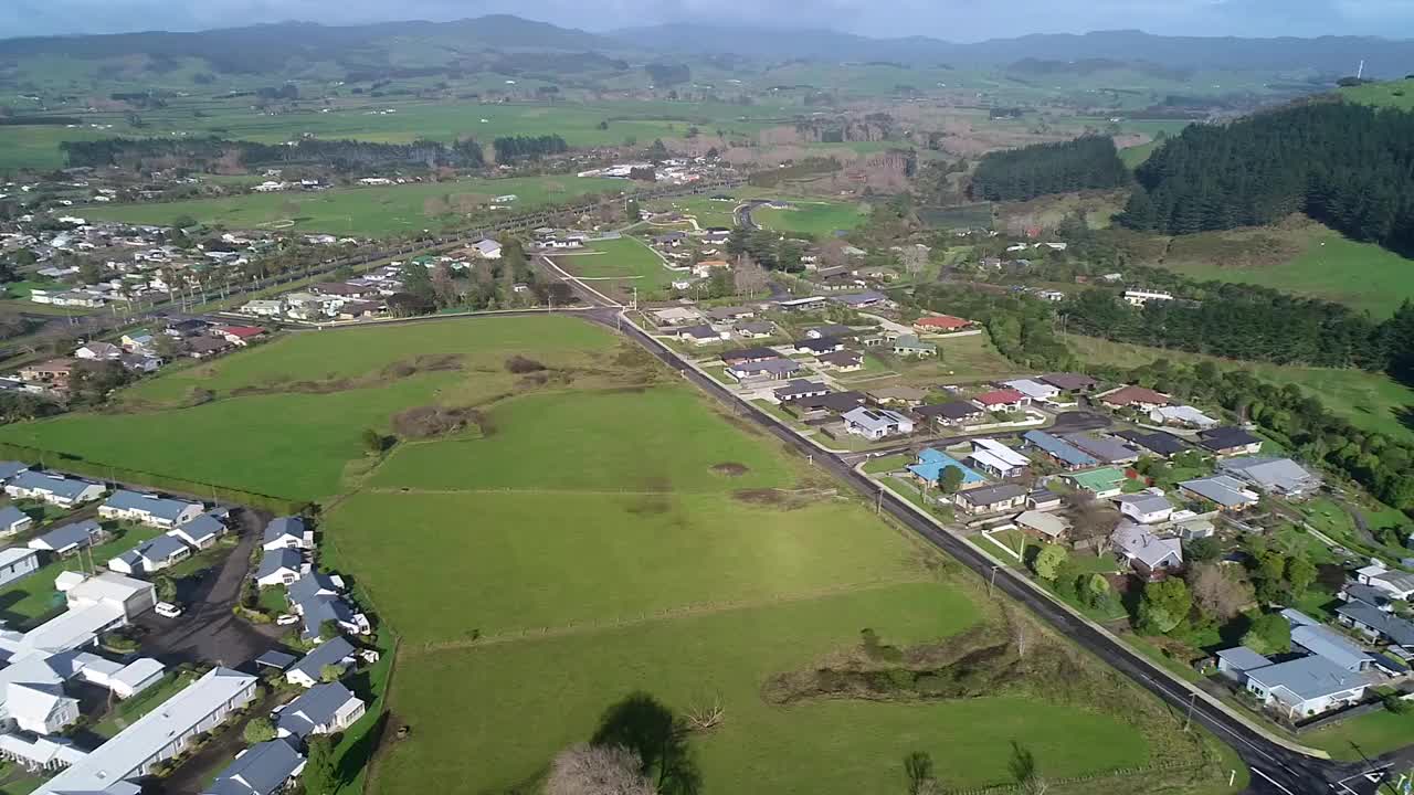 鸟瞰图的邻居在新西兰视频素材