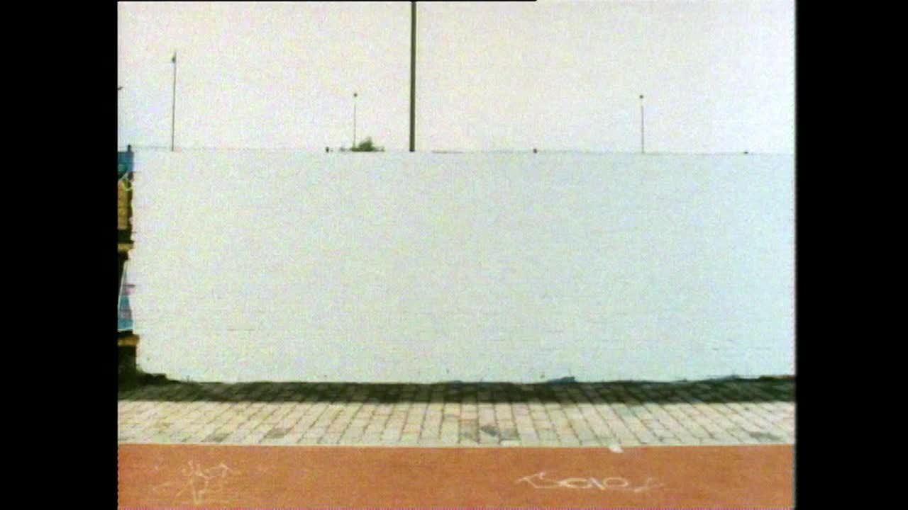 伦敦的TL墙被涂鸦;1987视频素材